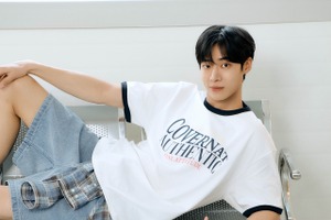 最旬俳優チュ・ヨンウ、大人と少年の間の“輝く青春”。最新カットでナチュラルな魅力放つ！【PHOTO】 画像