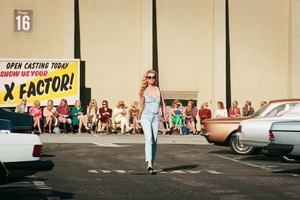 1985年、全盛期のハリウッドが甦る︕『MaXXXine マキシーン』シーン写真11点 画像