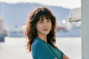 Disney+最高話題作『ハイパーナイフ』主演パク・ウンビン、現場を照らす“太陽のような笑顔”【PHOTO】 画像