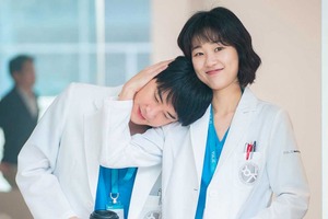 また夫婦誕生!? “逆プロポーズ”で話題だったあのカップルが『いつかは賢いレジデント生活』に特別出演！ 画像