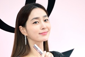 MBC新ドラマで女優に復帰予定のイ・ミンジョン、2児の母とは思えぬ花のような美貌が話題 画像