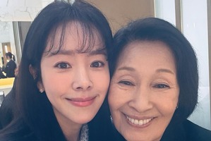 女優ハン・ジミン、共演者たちと和やかな雰囲気で「天上界の美貌」を披露！【PHOTO】 画像