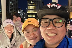 『太陽を抱く月』出演俳優、親孝行過ぎる息子のおかげで一家団欒のひととき！“素敵な家族”【PHOTO】 画像