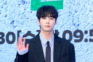 3連続ヒットなるか、イ・ジュニョンが『24時ヘルスクラブ』で筋肉オタク館長に変身 画像