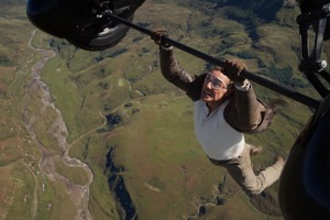 「想像を絶する」トム・クルーズ、上空2400m超のプロペラ機アクション映像公開『ミッション：インポッシブル』 画像