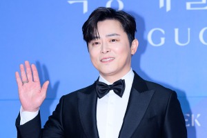 1人2役の大挑戦が実を結ぶ、チョ・ジョンソクが映画『パイロット』で掴んだ百想の栄光 画像