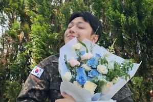 俳優イ・ドヒョンが晴れて“民間人”に！除隊記念メッセージでファンミ開催を予告【PHOTO】 画像