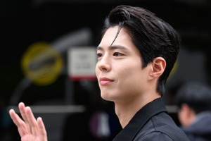 「美しさは外見だけじゃない」俳優パク・ボゴム、美談で紡がれる“人間力の高さ” 画像