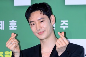 映画に重なる自分の物語、イ・ジェフンが語るIMF危機と休めない今の理由 画像