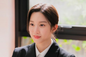 ムン・ガヨンが『瑞草洞』で初の法曹人役に挑戦、試験勉強のように暗記した新たな顔 画像