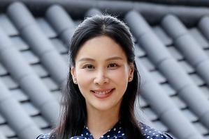 “チャン・ドンゴンの奥様”コ・ソヨン、女優歴33年目にしてバラエティ初レギュラー！新たな一歩に込めた想い 画像