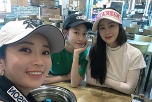 45歳!?キム・テヒ、美脚＆若々しさに驚きの声…義妹イ・ボミらと“美女ゴルフ会”を満喫【PHOTO】 画像