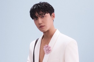 除隊早々に晴れ姿！“素肌にジャケット”のイ・ドヒョン、ミラノで魅せた！【PHOTO】 画像