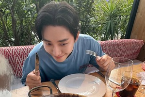 2PMジュノがスペインで息抜きのひととき。見るだけで癒される姿に“ほっこり”【PHOTO】 画像