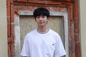 女性ファンの心を鷲掴み！チョン・ヘイン、イタリアで見せた爽やかビジュアルに絶賛の声【PHOTO】 画像