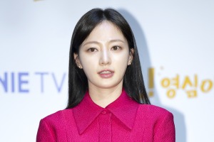 約1年の沈黙を破ったソン・ハユン、過去の報道に丁寧に向き合い慎重な対応を表明 画像