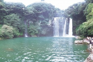 夏の旅行に必見／済州島でゼッタイ見るべき「2つの壮大な瀑布」 画像