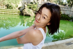 デビュー当初みたい…女優チョン・ジヒョンが大胆イメチェン！2児の母とは思えぬ“清楚さ” 画像