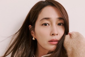 “『イカゲーム』俳優の妻”イ・ミンジョン、優雅に秋を先取り…近距離ショットで際立つ美貌【PHOTO】 画像