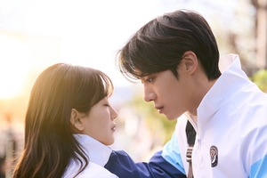 『巫女と彦星』でチョ・イヒョンとチュ・ヨンウが見せる、キス直前のシーン公開 画像