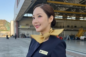 客室乗務員も天職!?パク・ミニョン、美しすぎる制服ショットにファン悶絶「本物みたい」【PHOTO】 画像