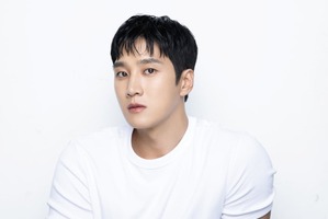 アン・ボヒョン、“大人の男”の色気あふれる最新プロフィール公開！新事務所で新章スタート 画像