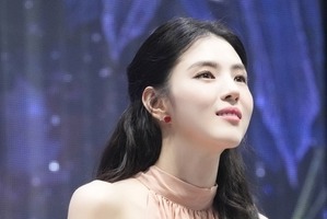 ハン・ソヒ、日本での初ファンミで感涙「皆さんは私にとって宝石のような存在」 画像