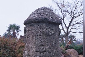 夏の旅行にピッタリの済州島で有名な伝統的マスコットは何だろうか 画像