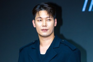 Disney+で配信中の『優しい男の物語』でパク・フンが魅せる哀しきカリスマの肖像 画像