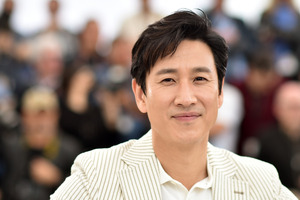 イ・ソンギュンさん遺作『大統領暗殺裁判　16日間の真実』公開　“愚直なまでに信念の人”を演じ切る 画像