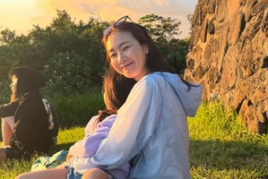 女優チェ・ジウ、大きくなった愛娘とゆったりバカンス！愛らしいツーショットに反響【PHOTO】 画像