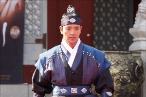 『トンイ』チョンス役ぺ・スビンの告白「撮影中に泣いたこともあります」 画像