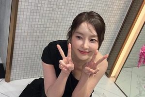 『トンイ』女優、15年前と変わらぬ美貌で公の場に登場！“余裕たっぷりの笑顔”【PHOTO】 画像