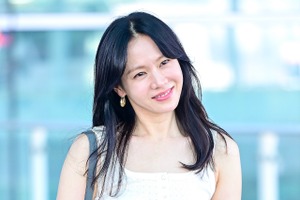 ソン・イェジン、1児の母とは思えない爽やかファッションで登場！“体調万全”【独自写真】 画像