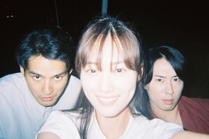 水上恒司＆山下美月＆宮舘涼太、互いを撮影『火喰鳥を、喰う』オフショット 画像