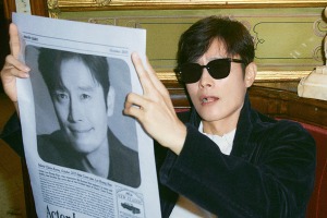 釜山映画祭で司会のイ・ビョンホン、3種のカバーフォト公開 画像