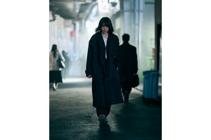 “汚すぎる公衆トイレ”に“鼻血屋さん”…のん主演「MISS KING / ミス・キング」第1話の冒頭シーン 画像