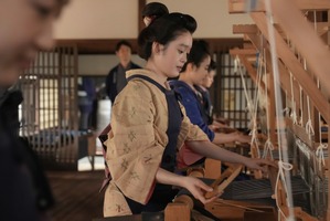 「ばけばけ」第11回あらすじ・場面写真　幸せ絶頂のトキだったが、仕事場である雨清水家の機織り工場では不穏な空気が流れ始めていた…10月13日放送 画像