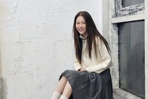 54歳女優コ・ヒョンジョン、また若返った!? 美脚際立つ秋コーデで放つ“愛くるしさ”【PHOTO】 画像