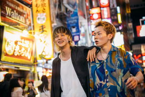 謎に包まれた歌手tuki.が歌う『愚か者の身分』の主題歌「人生讃歌」のミュージックビデオ公開 画像