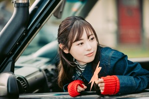 亡くなった弟の恋人・亜子“福原遥