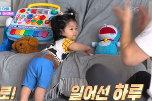 18歳年下の日本人女性と結婚した俳優シム・ヒョンタク、自力で立った愛息に感無量「育児が無駄ではなかった」 画像