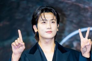 34歳になったパク・ヒョンシクをBTS・Vが祝福！プールの中でも“尊い”【PHOTO】 画像