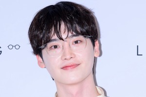 スタッフへの“優しい心遣い”にほっこり…。俳優イ・ジョンソクがスタッフに太っ腹なプレゼント！ 画像