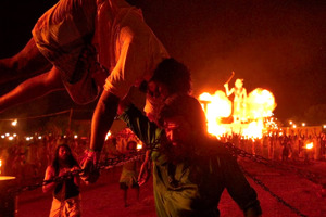 鎖で敵をなぎ倒す！迫力バトル満載『マーク・アントニー』アクショントレーラー 画像