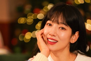 女優パク・シネ、“クリスマス妖精”は今年も健在！見てるだけで心踊る最新カット【PHOTO】 画像