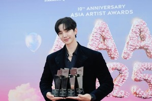 ジュノ、MC6時間→4冠達成！「AAA 2025」で輝いた“存在感”と気になる今後 画像