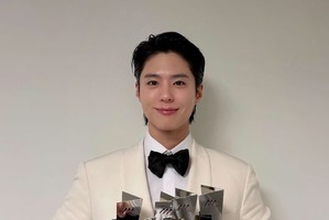 “ケミ職人” パク・ボゴム、「AAA 2025」で5冠達成。女優キム・ユジョンとは“レジェンドカップル”に！ 画像