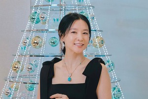 女優イ・ヨンエ、高級ジュエリーに負けない美貌…奥行きのある美しさに大反響【PHOTO】 画像