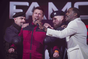 トム・クルーズが「笑い転げ、ハラハラしながら、ポップコーンを食べ過ぎた」と大絶賛『ランニング・マン』新写真 画像